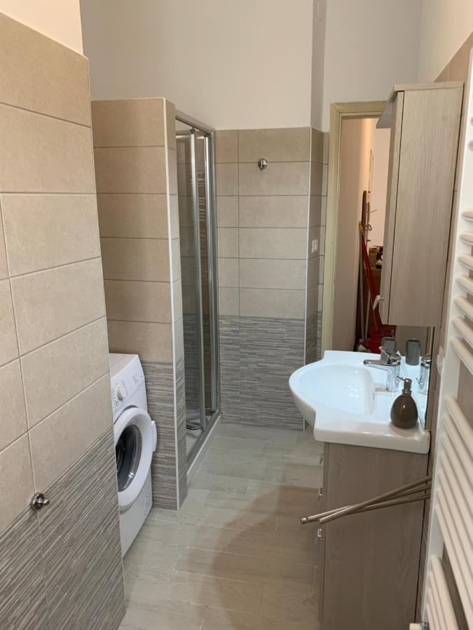 Casa Bianca 2 - Confortevole In Centro A โมเนเลีย ภายนอก รูปภาพ