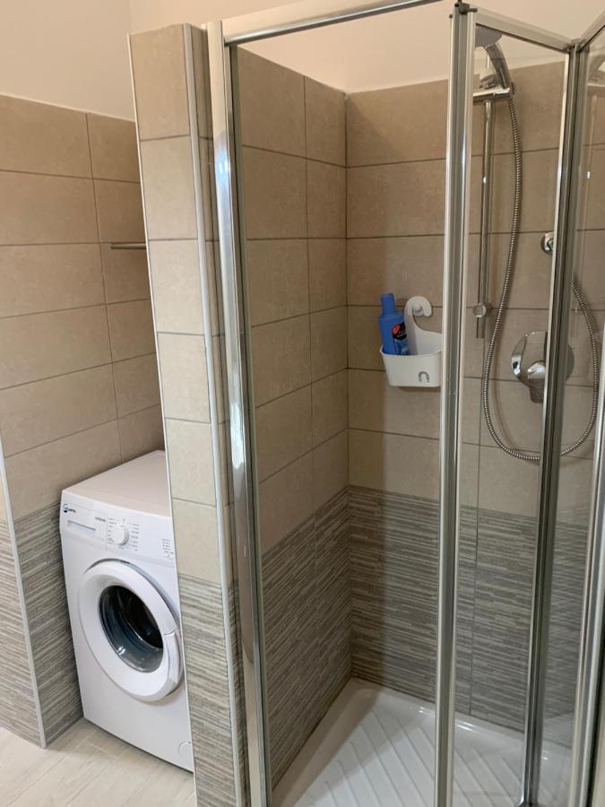 Casa Bianca 2 - Confortevole In Centro A โมเนเลีย ภายนอก รูปภาพ