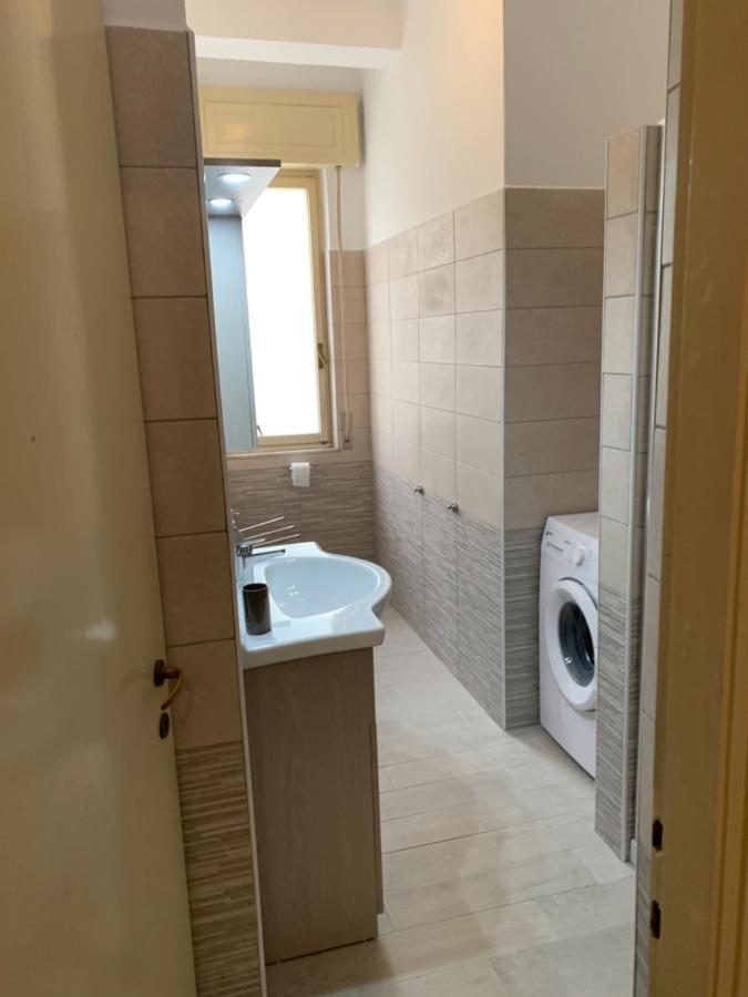 Casa Bianca 2 - Confortevole In Centro A โมเนเลีย ภายนอก รูปภาพ