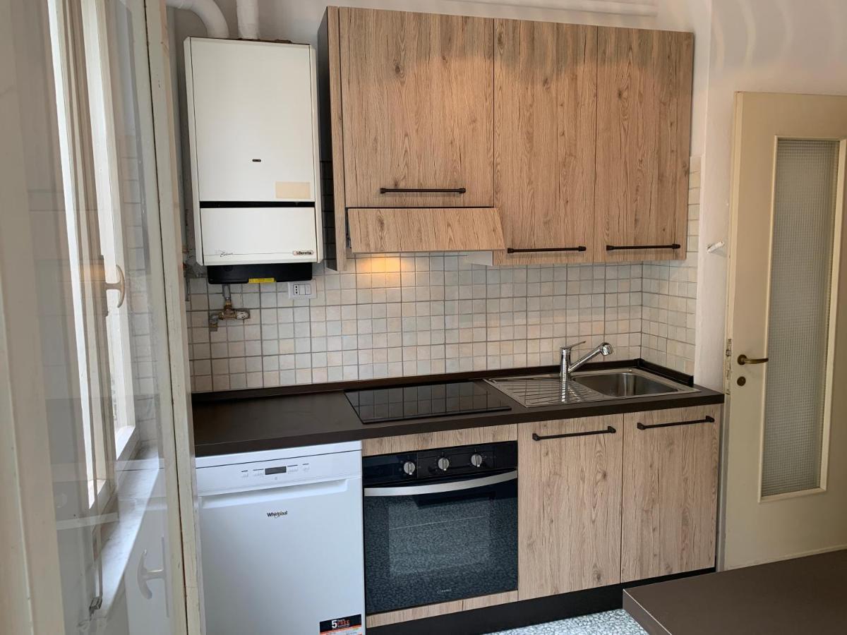 Casa Bianca 2 - Confortevole In Centro A โมเนเลีย ภายนอก รูปภาพ